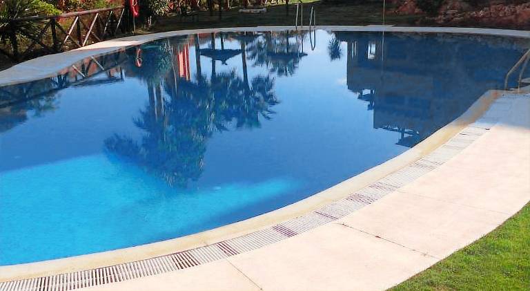 Rental apartment with pool, garden & patio — photo 3