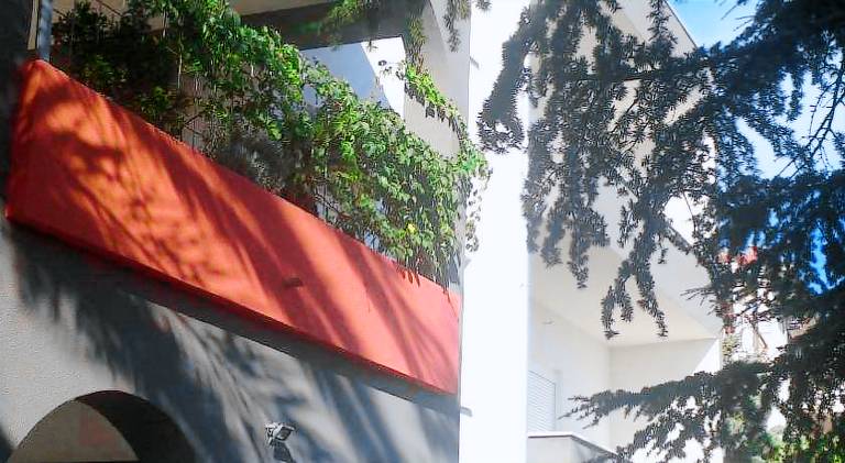 Apartment with yard & terrace in Podstrana