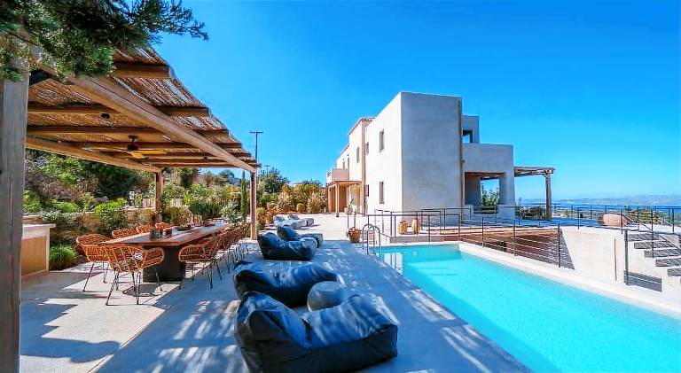 Rental apartment with pool in Apokoronas