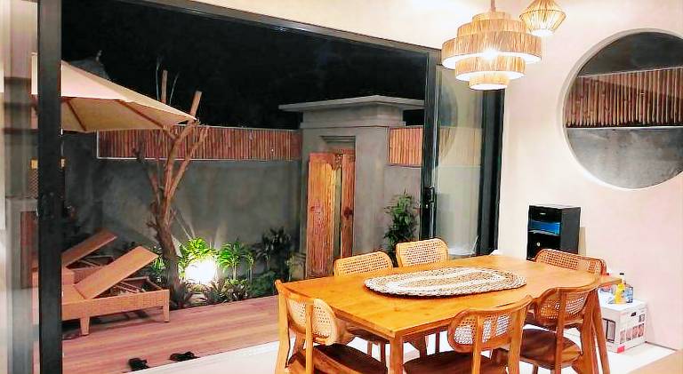 Villa with pool — photo 4