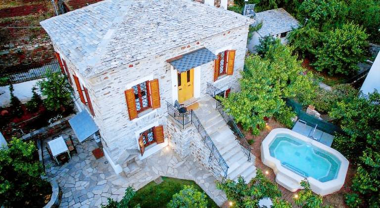 Fully equipped lovely villa with barbeque, jacuzzi & pool | Suitable for remote work | Pets allowed in South Pelion
