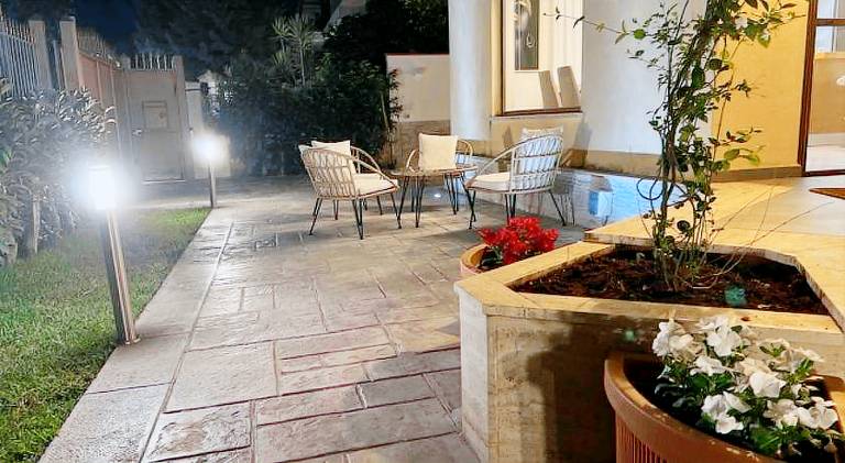 Villa with pool — photo 4