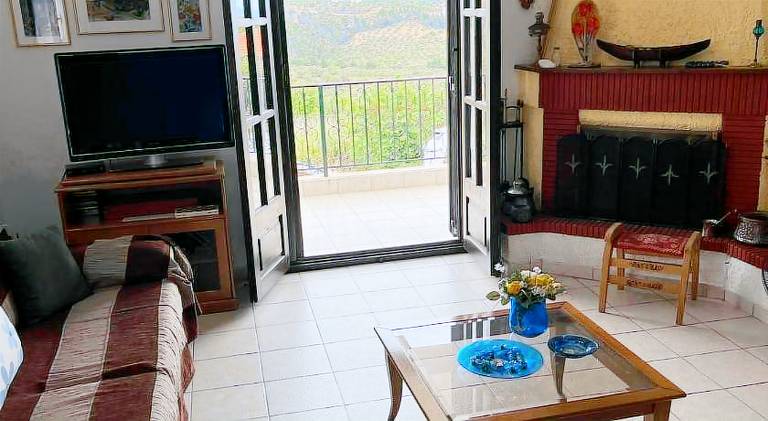 Holiday apartment with garden, patio & hot tub | Pet-friendly — photo 2