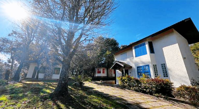 Vacation home with yard in Camanducaia