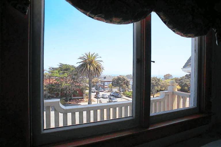 The Charles Pacific Grove - Artfully Designed Inclusive Inn — photo 5