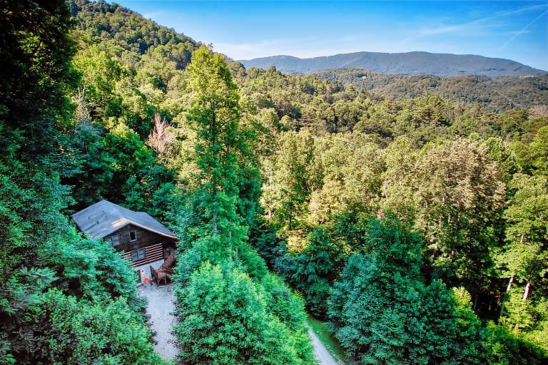 Uncle Johns Cabin in peaceful Valle Crucis - Hot Tub - Pool Table - Ping Pong — photo 2