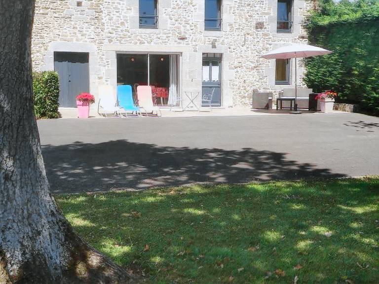 Beautiful gite with patio, yard & grill | Pet-friendly — photo 2