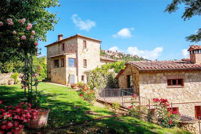 Villa with hot tub, yard & private pool | Nature view in Montepulciano