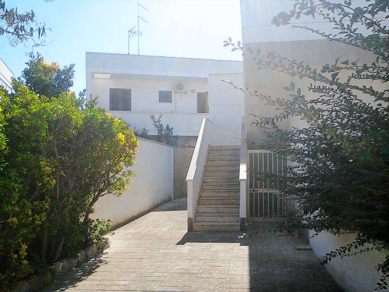 Rental apartment with terrace — photo 3