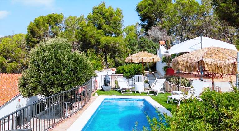 Villa with barbecue, terrace & private pool in Sitges