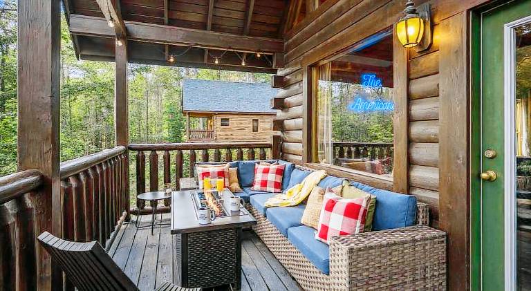 Fully equipped big house with hot tub, grill & pool | Good for workation | Pets allowed — photo 3
