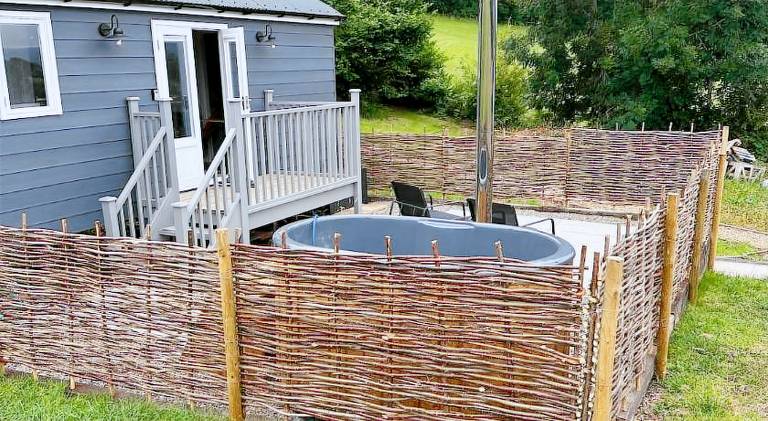 House with pool & hot tub in Malvern