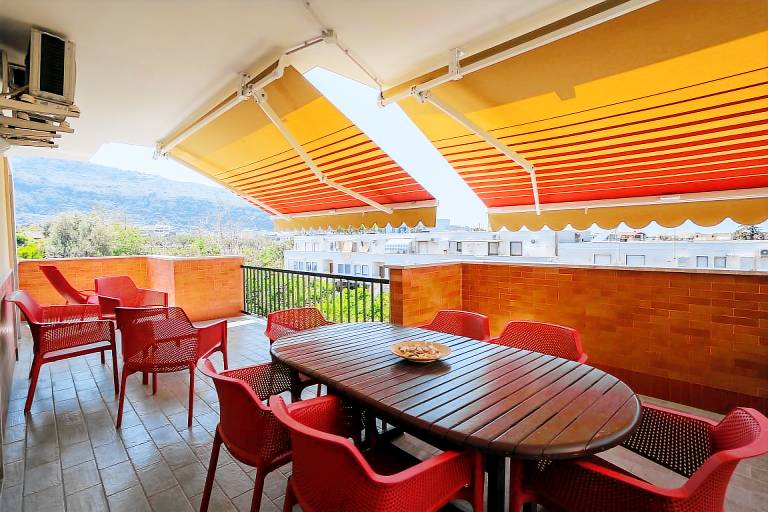 Rental apartment with yard & terrace — photo 3