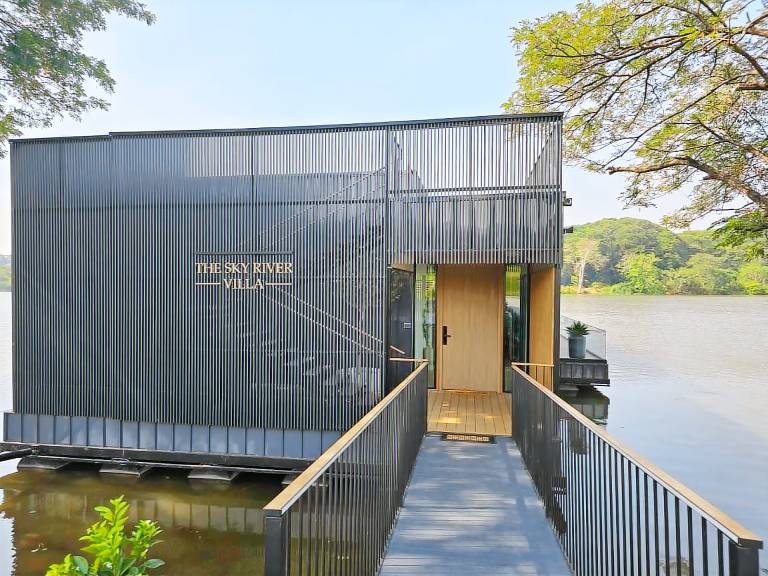 Wonderful boat with pool, patio & yard | Pet-friendly in Kanchanaburi