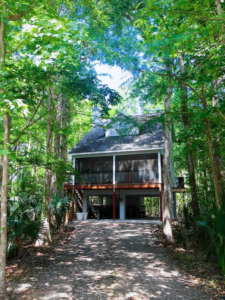 House  Pine Island