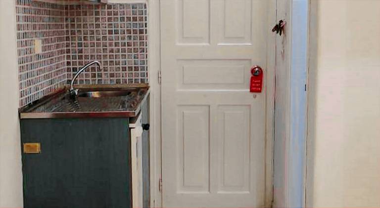 Serviced apartment with garden & patio — photo 2