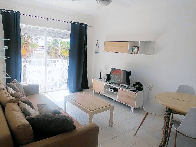 Apartment with hot tub, private pool & garden | Garden view — photo 4