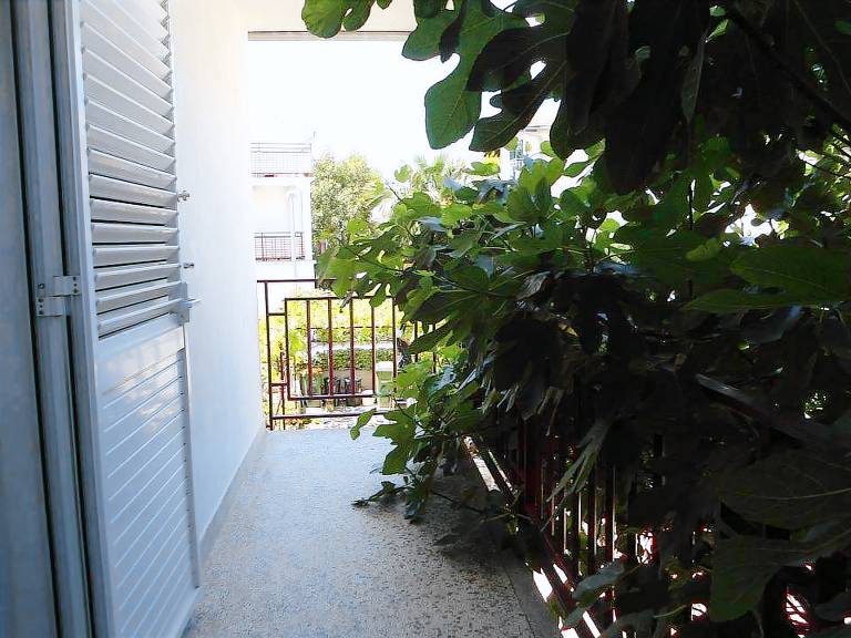 Rental apartment with grill & terrace | Garden view — photo 3