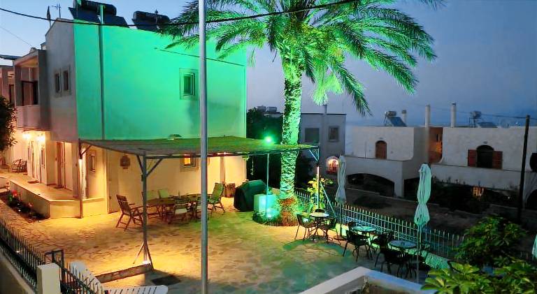 Serviced apartment with patio, garden & BBQ | Beach nearby | Perfect for remote work | Pet-friendly in Chios