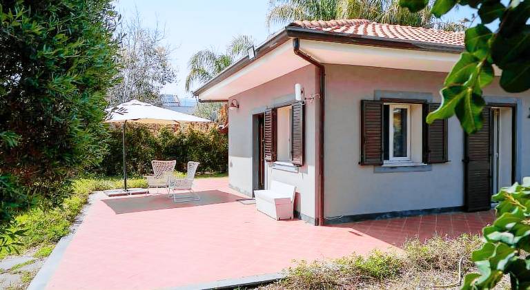 Villa with 2 rooms for 6 persons — photo 4