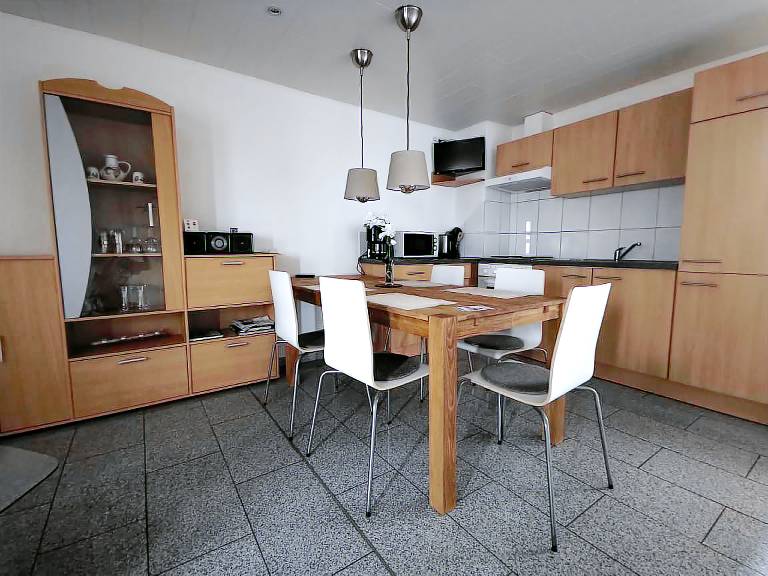 Apartment with garden, terrace & grill — photo 4