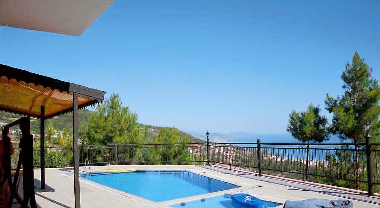 Villa with BBQ, private pool & patio in Alanya
