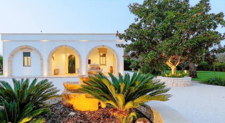 Ample vacation home with pool | Pet-friendly — photo 3
