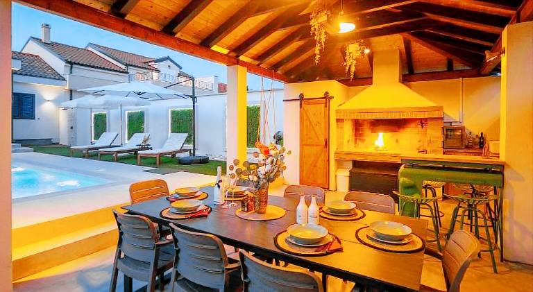 Spacious villa with pool | Pets are welcome — photo 4