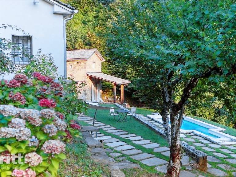 Charming vacation home with grill & garden | Pet-friendly — photo 2