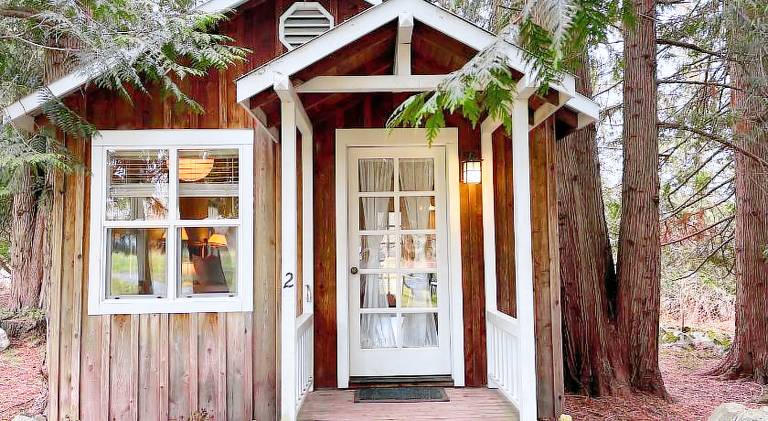 Lopez Farm Cottages & Tent Camping