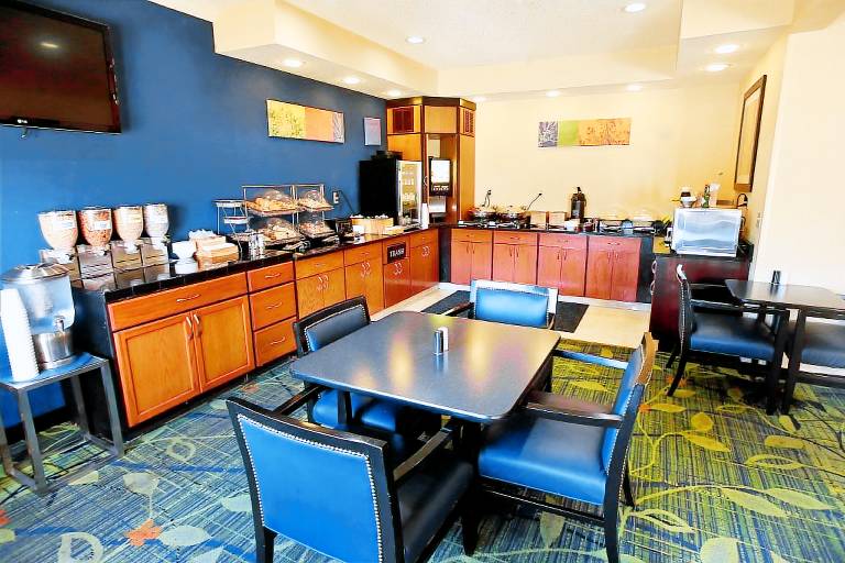 AmericInn by Wyndham Topeka — photo 3