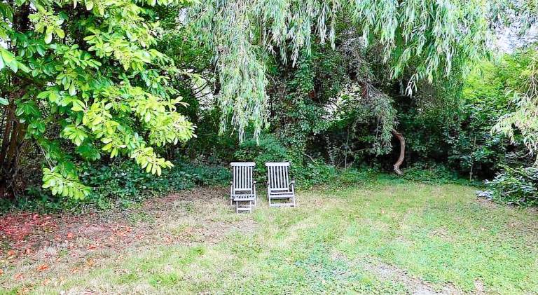 House with barbeque, patio & garden — photo 5