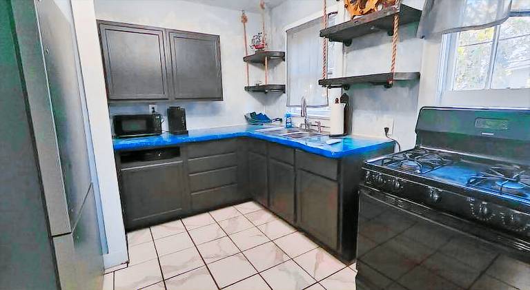 Beautiful vacation home with hot tub | Pets are welcome — photo 4
