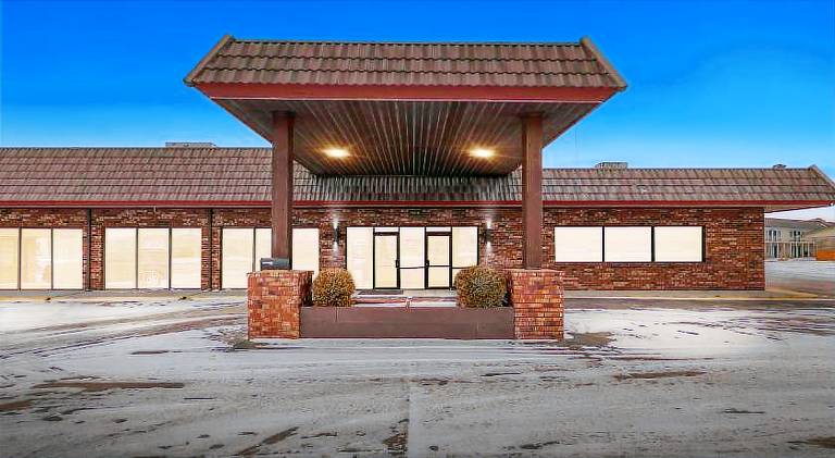 Eleven Boutique Hotel LLC in Emporia, KS