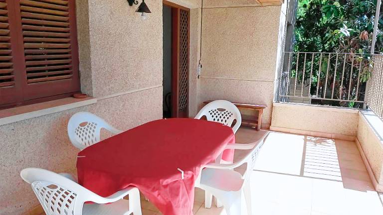 Vacation home with private pool, yard & BBQ — photo 2