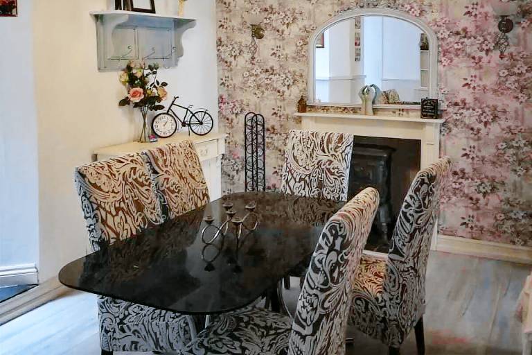 Tranquil Retreat - 3 Bedroom House with hot tub — photo 3