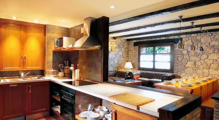 Fully equipped spacious house with hot tub, terrace & barbecue | Suitable for remote work | Dogs allowed — photo 3