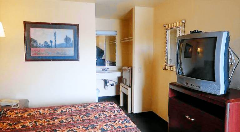 Economy Inn — photo 2