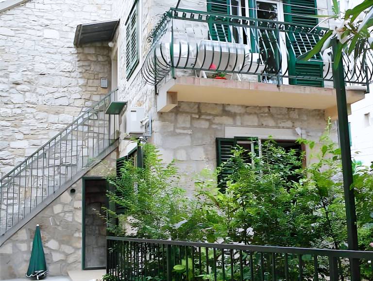 Rental apartment with patio & garden | Next to Diocletian's Palace in Split