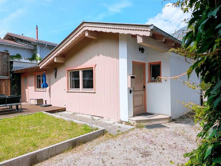 Child-friendly holiday apartment with yard & terrace | Garden view | Pets are welcome — photo 3