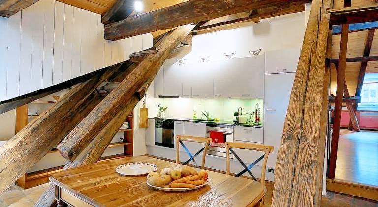 Historic Apartment Cathedral View in the Heart of Bern 4th Floor - no Lift — photo 3
