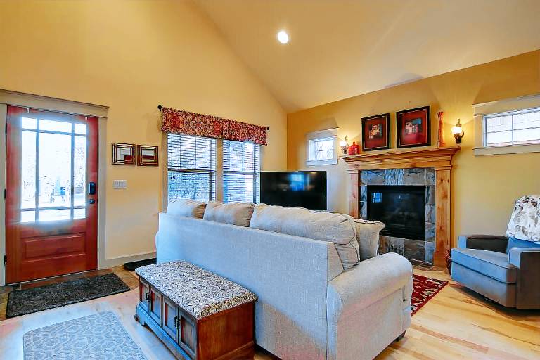 Wild Meadow - NW Bend, Spacious, Amazing Location, Bonus Room, Forest Trails — photo 4