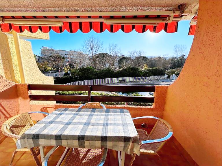 4-Person Apartment with Balcony & Parking Near Beach in Argelès-sur-Mer