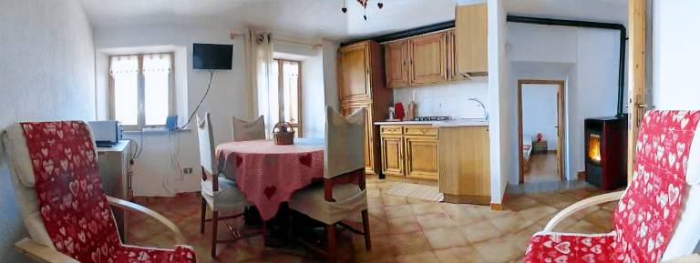 Apartment 'Bilocale Vista Monte Bianco' with Mountain View, Shared Garden and Balcony — photo 2