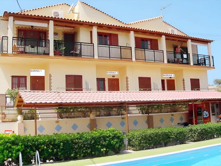 Wonderful apartment with patio, yard & pool | Close to the beach | Perfect for remote work | Pets allowed in Hersonissos