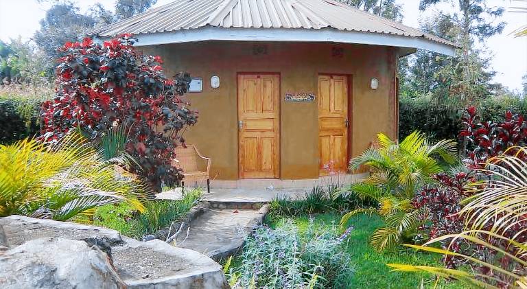 Lodge with yard & patio | Dogs allowed — photo 4