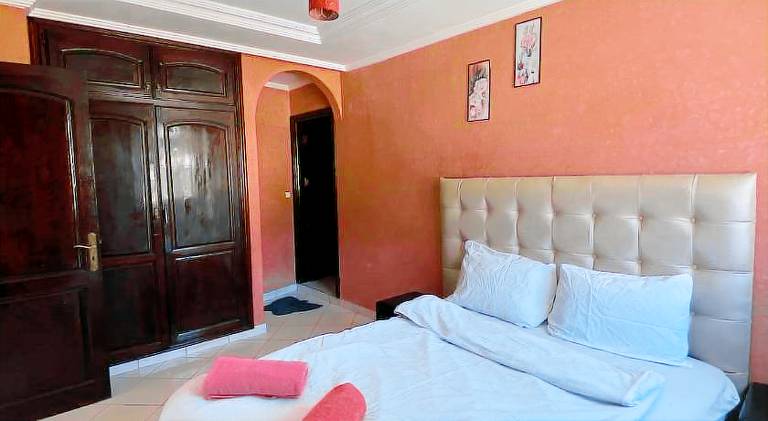 Holiday apartment with terrace & pool — photo 2