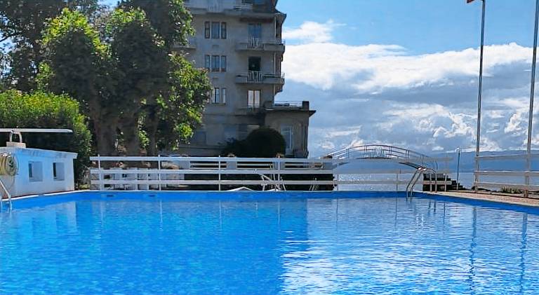 Rental apartment with pool in Neuvecelle