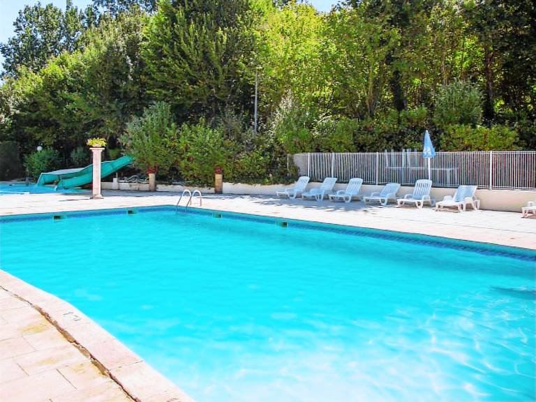 Chalet with patio & heated pool — photo 3
