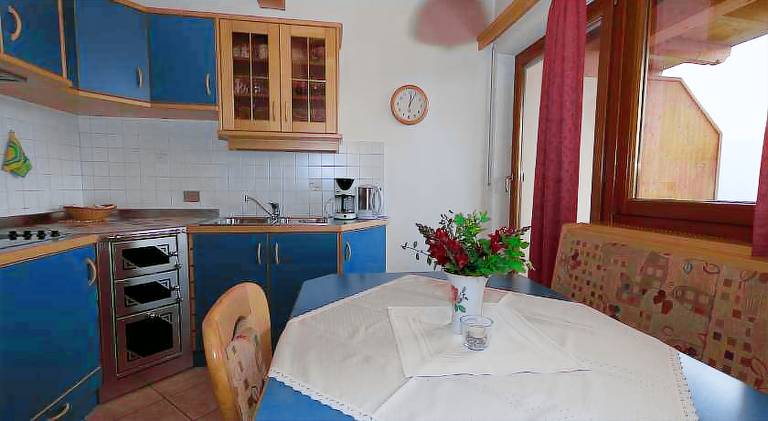 Holiday apartment with barbecue & garden — photo 3